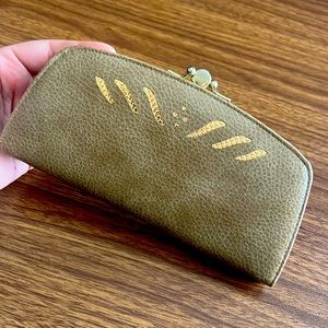 Vintage 50’s tan and gold leather wallet